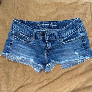 American Eagle Low Rise Short Shorts
